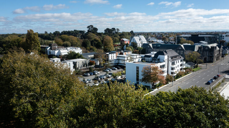 Few hotels in Christchurch city centre offer the generous car parking of Hotel Montreal.