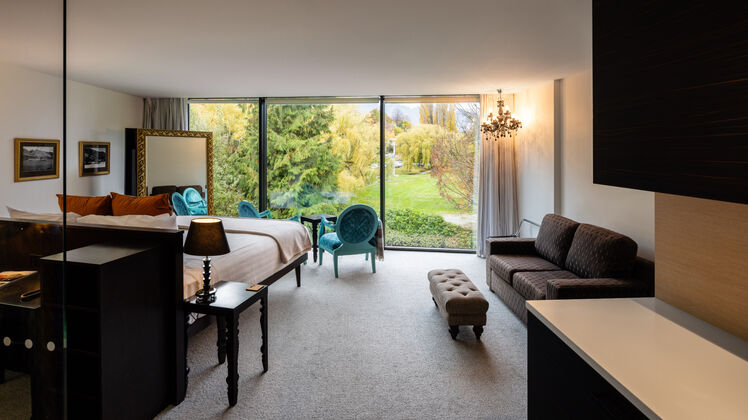 2404 QPBH Room 10 001